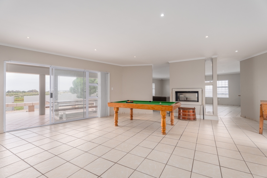 2 Bedroom Property for Sale in Middedorp Western Cape